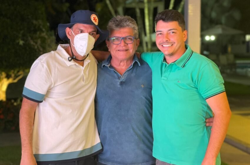  Secretário de Saúde de Salvador é recebido por Bruno Barbosa em Teixeira de Freitas.