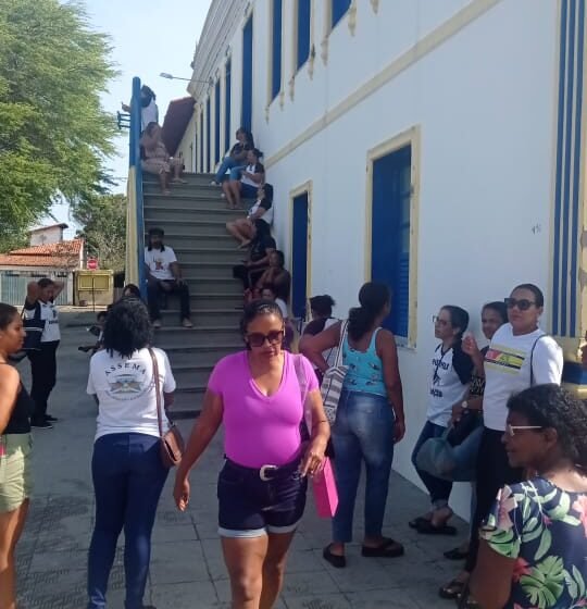  Manifestantes gritam que prefeito Zito é Golpista e Traidor