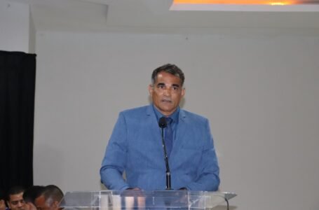 Ailton Cruz é empossado para seu segundo mandato como vereador em Teixeira de Freitas